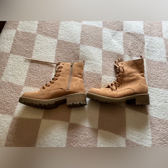 Comfy just wanting something new. Target boots - Picture 2 of 3